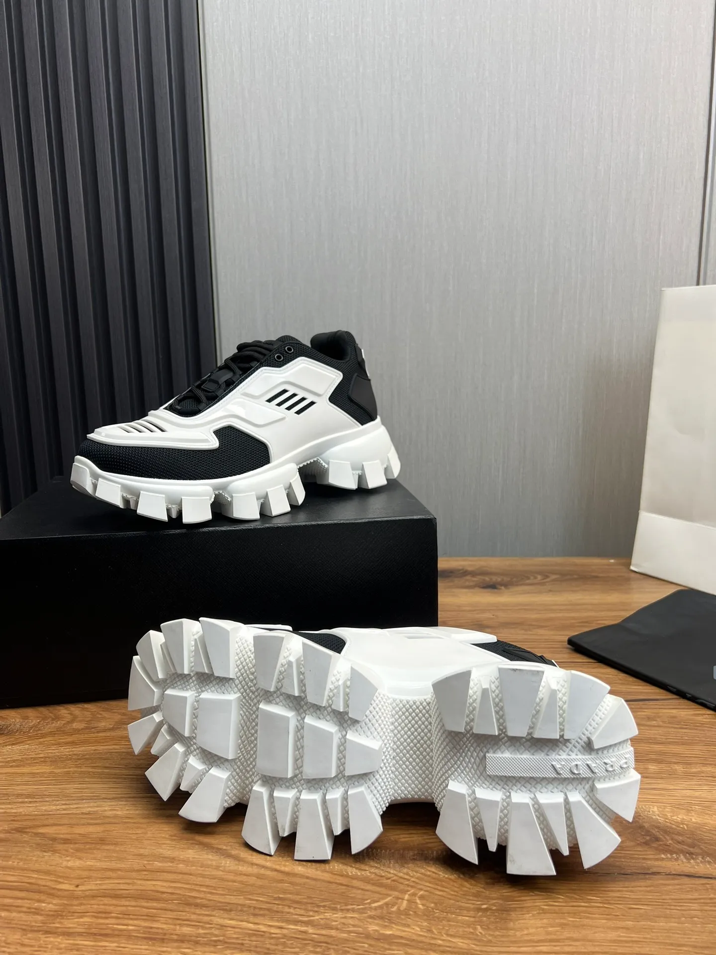 Men's shoes 💰620💰 [PRADA] Popular thick-soled shoes for couples 👩‍❤️‍👨 Available all year round ✔️Official website synchronization Original fly-knit film fabric + cowhide lining, 1⃣️ to 1⃣️ replica, original sole, 36-45 (45 made to order, non-refundable)